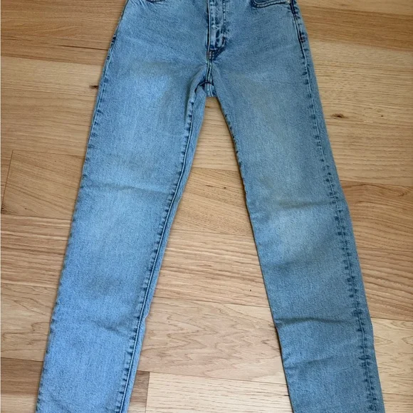 FRAME Denim Straight-Leg Jeans in Light Blue - Picture 5 of 5